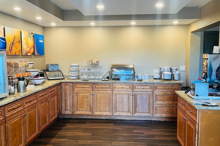 Breakfast/Coffee Service 68 of 77