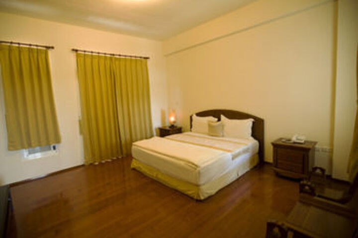 Room 21 of 32
