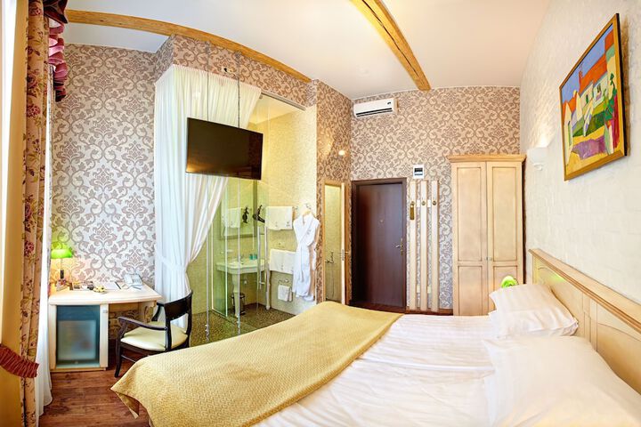 Room 8 of 95
