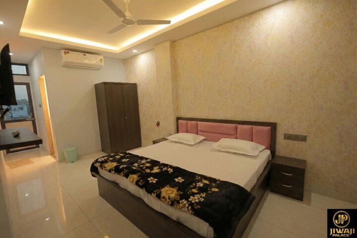 Room 34 of 46