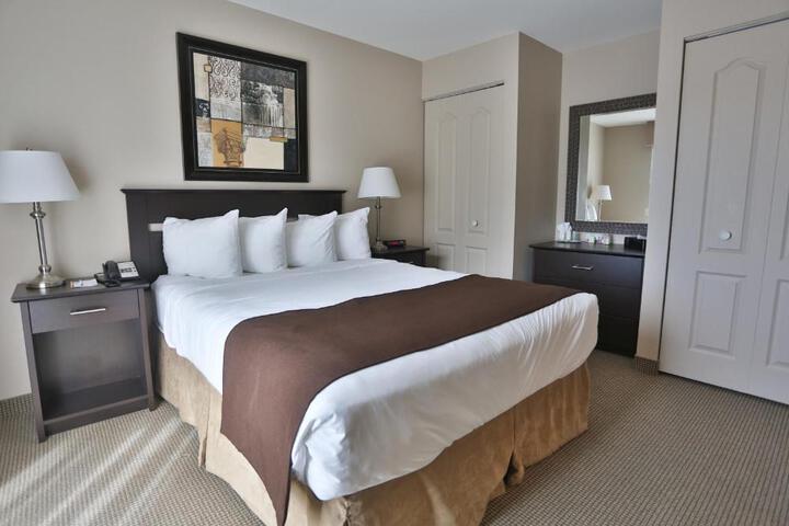 Suite Executive King Bed (1 of 6)