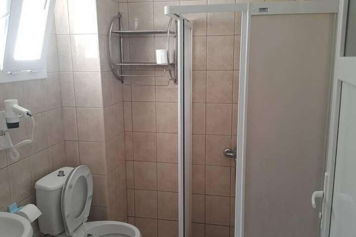 Room 17 of 36