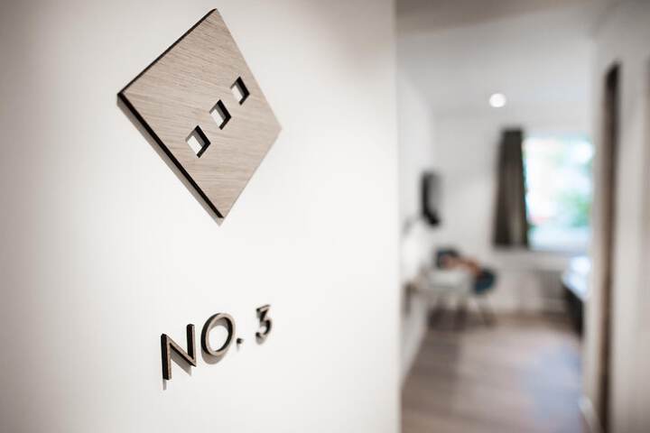 Room 6 of 61
