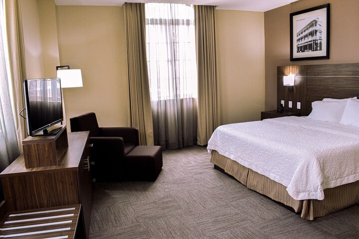 Room 7 of 90