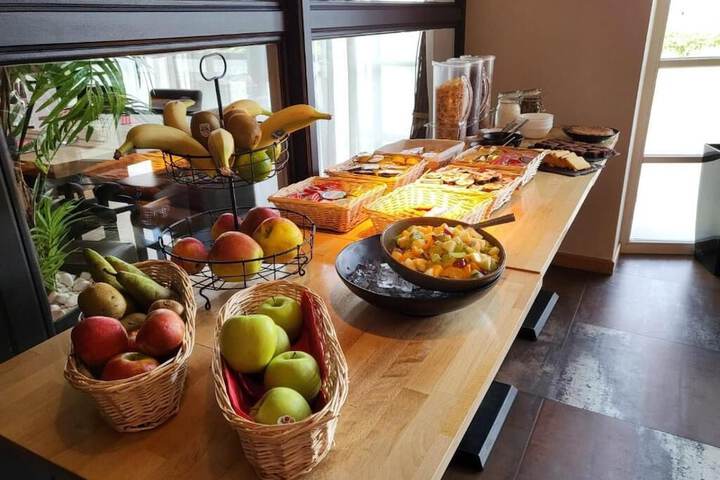 Breakfast/Coffee Service 19 of 30