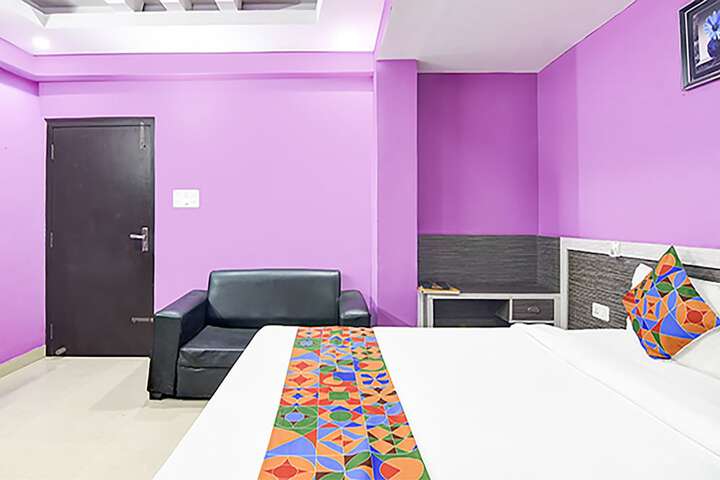 Room 17 of 28