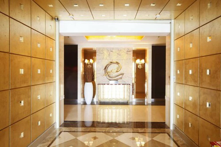 Entrance & Lobby