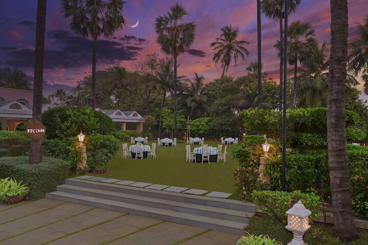 Hotel Exterior 101 of 130