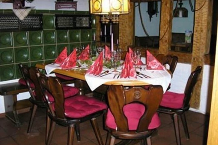 Dining 13 of 26