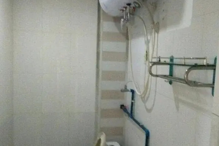 Room 6 of 6