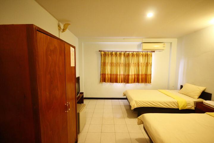 Room 7 of 19