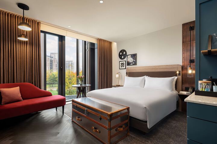 Room 28 of 49