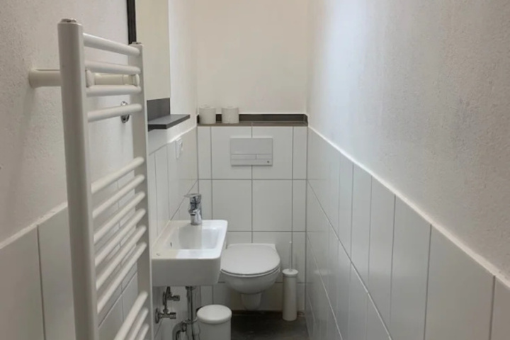 Room 10 of 27