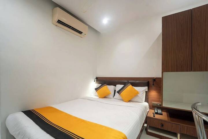 Room 6 of 13