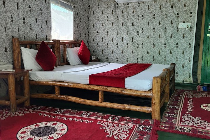 Room 4 of 33
