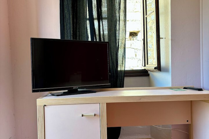 Room 27 of 193