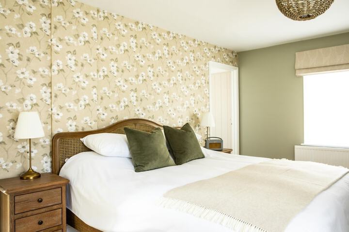 Room 4 of 32