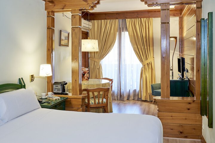 Room 4 of 63
