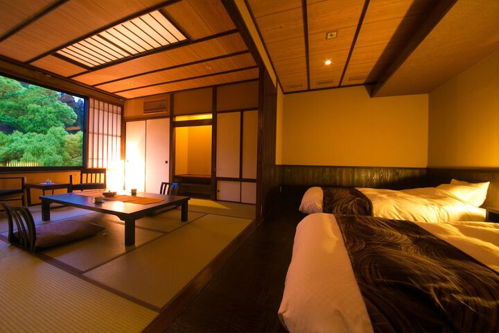Room 7 of 80