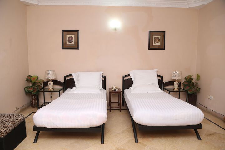 Room 12 of 37