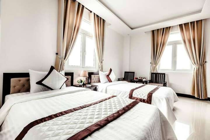 Room 6 of 34
