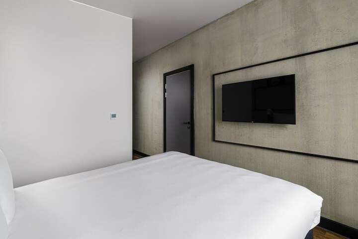 Room 5 of 44