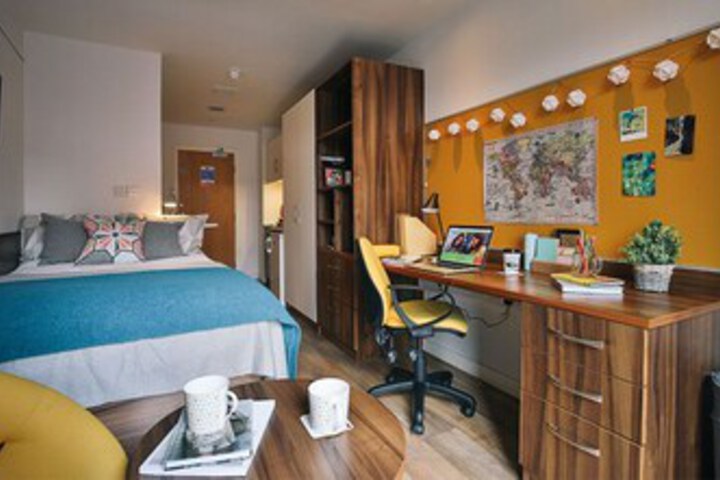 Room 32 of 37
