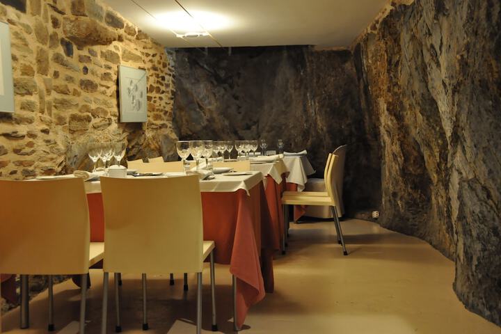 Dining 49 of 60