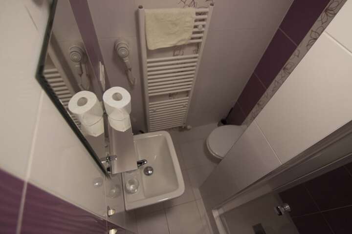 Room 14 of 34