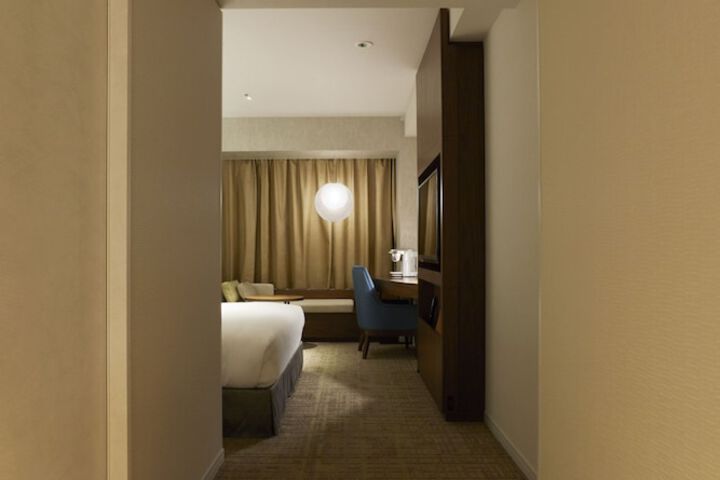 Room 21 of 102