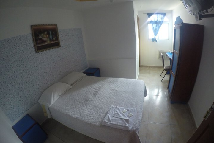 Room 8 of 27