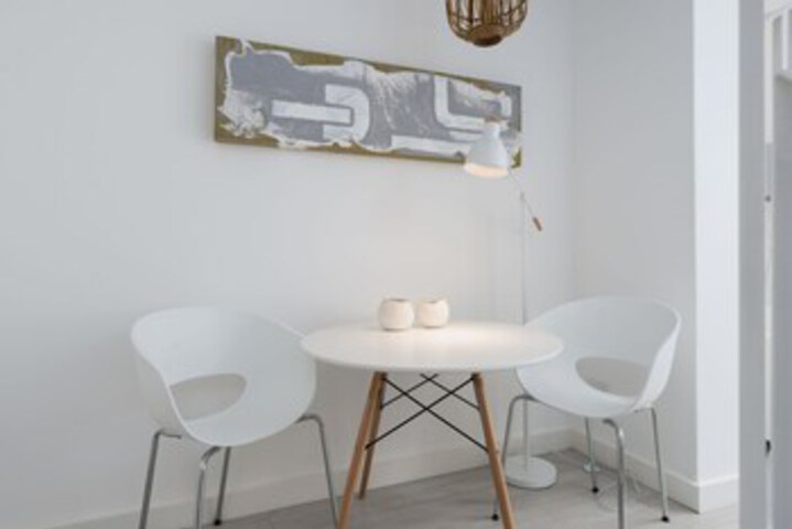 Room 5 of 12