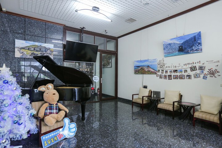 Entrance & Lobby