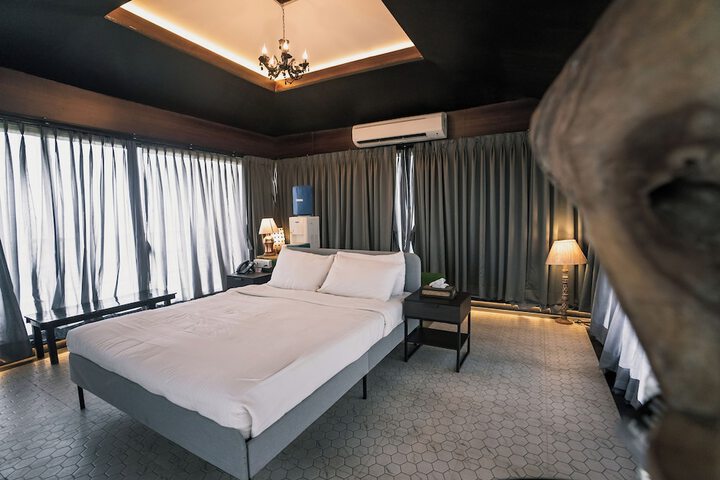 Room 52 of 119