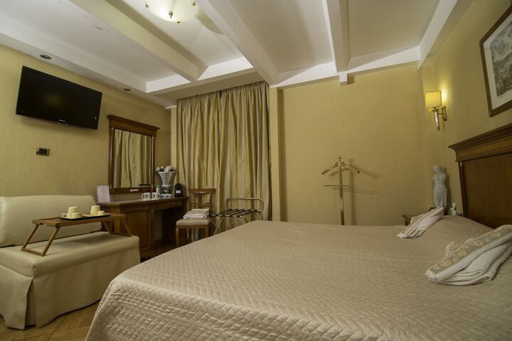Room 8 of 29