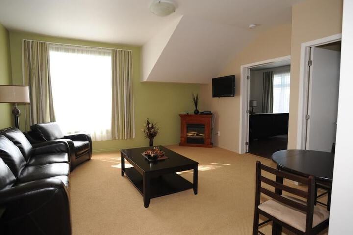 Room 9 of 16