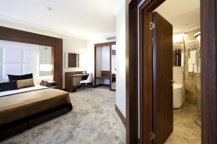 Room 19 of 90