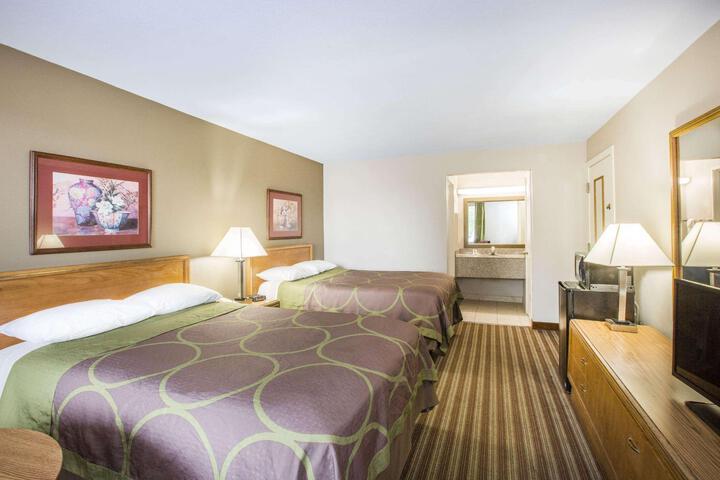 1 King Bed (5 of 8)