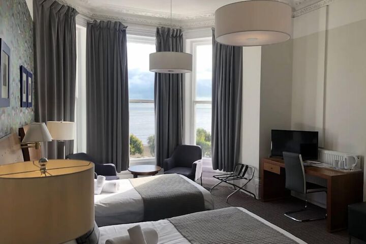 Room 33 of 65