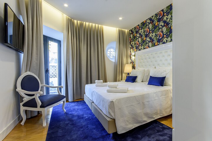 Room 4 of 114