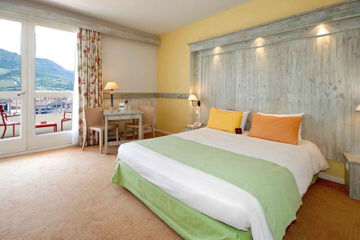 Room 2 of 92