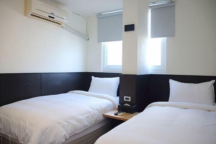 Room 13 of 41