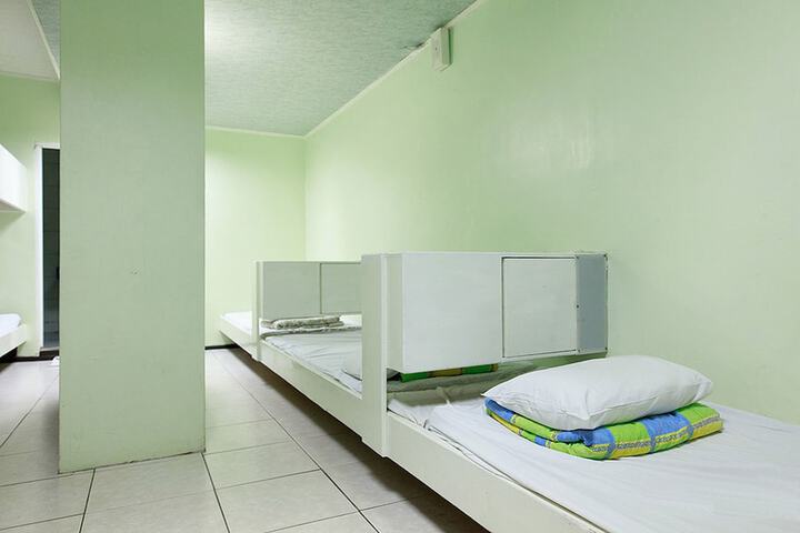 Room 52 of 68
