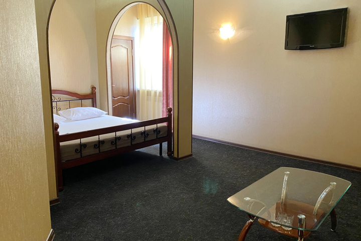Room 5 of 10