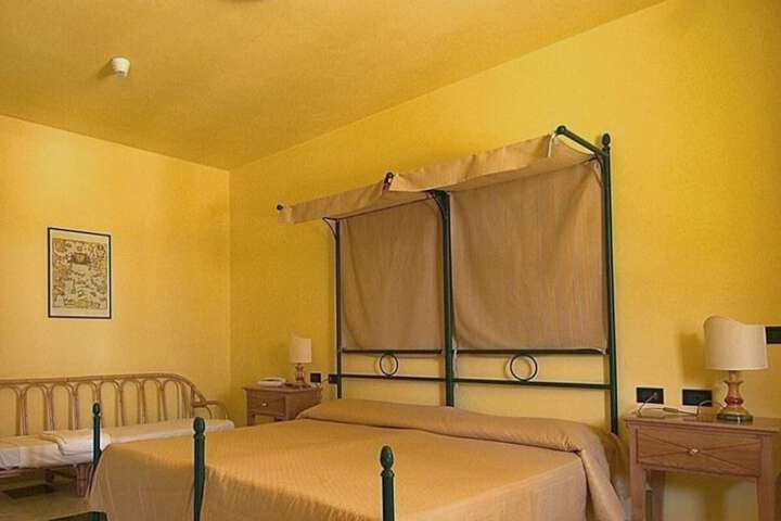 Room 4 of 39