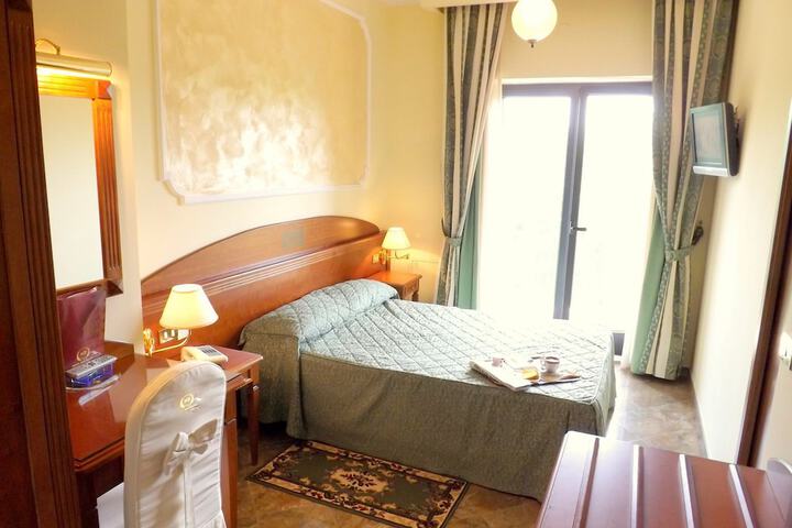 Room 8 of 54