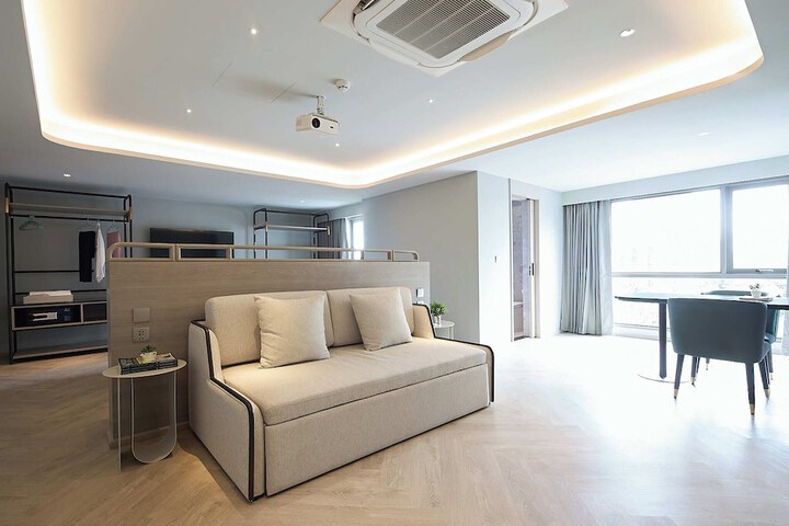 Room 80 of 212