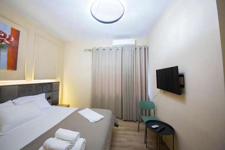 Room 8 of 25