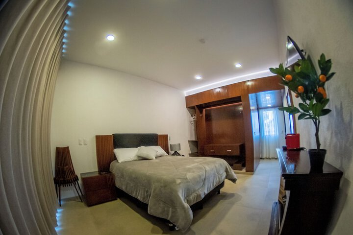 Room 10 of 38