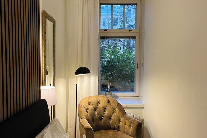 Room 2 of 18